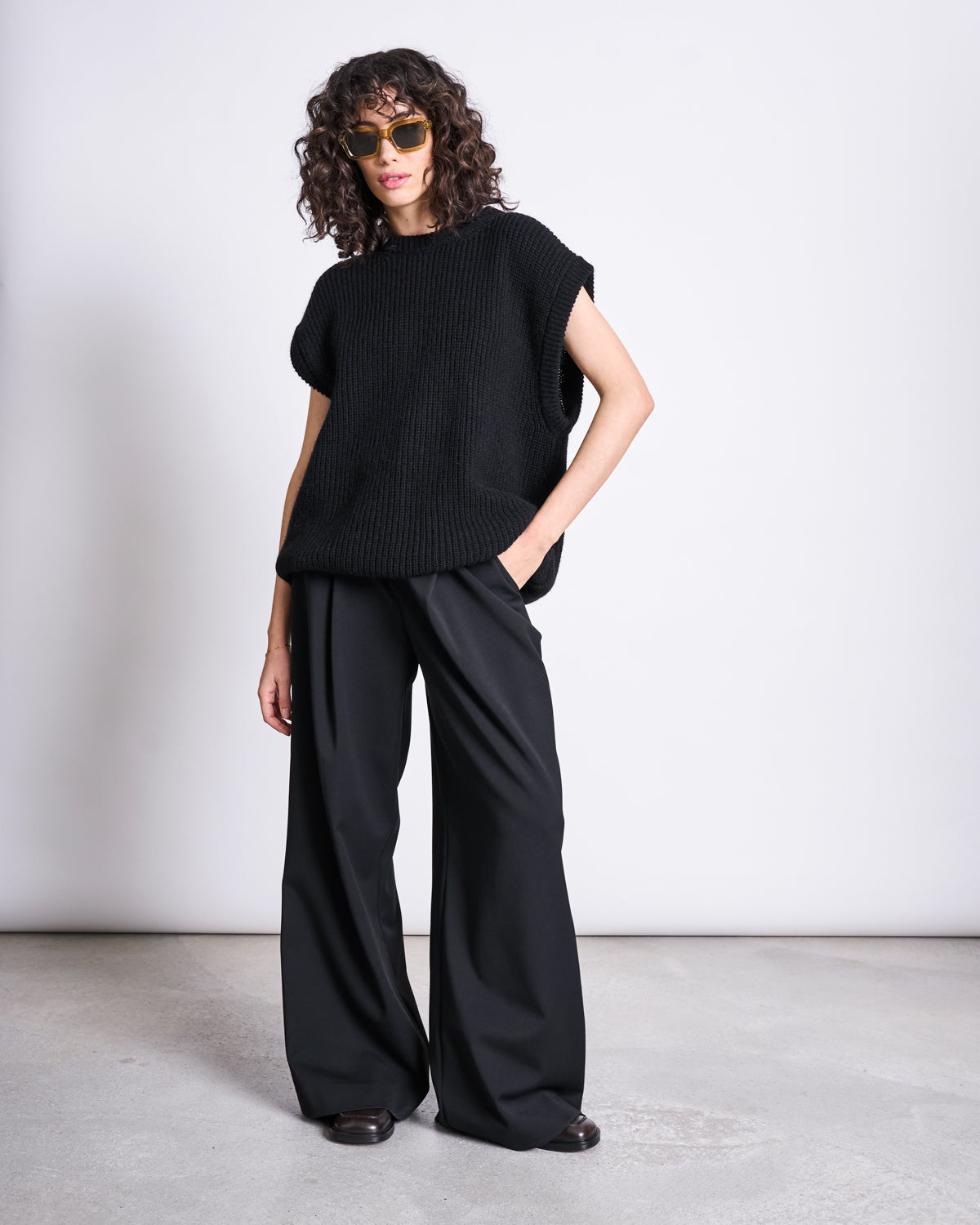 WOOLY SLIPOVER THANDA BLACK