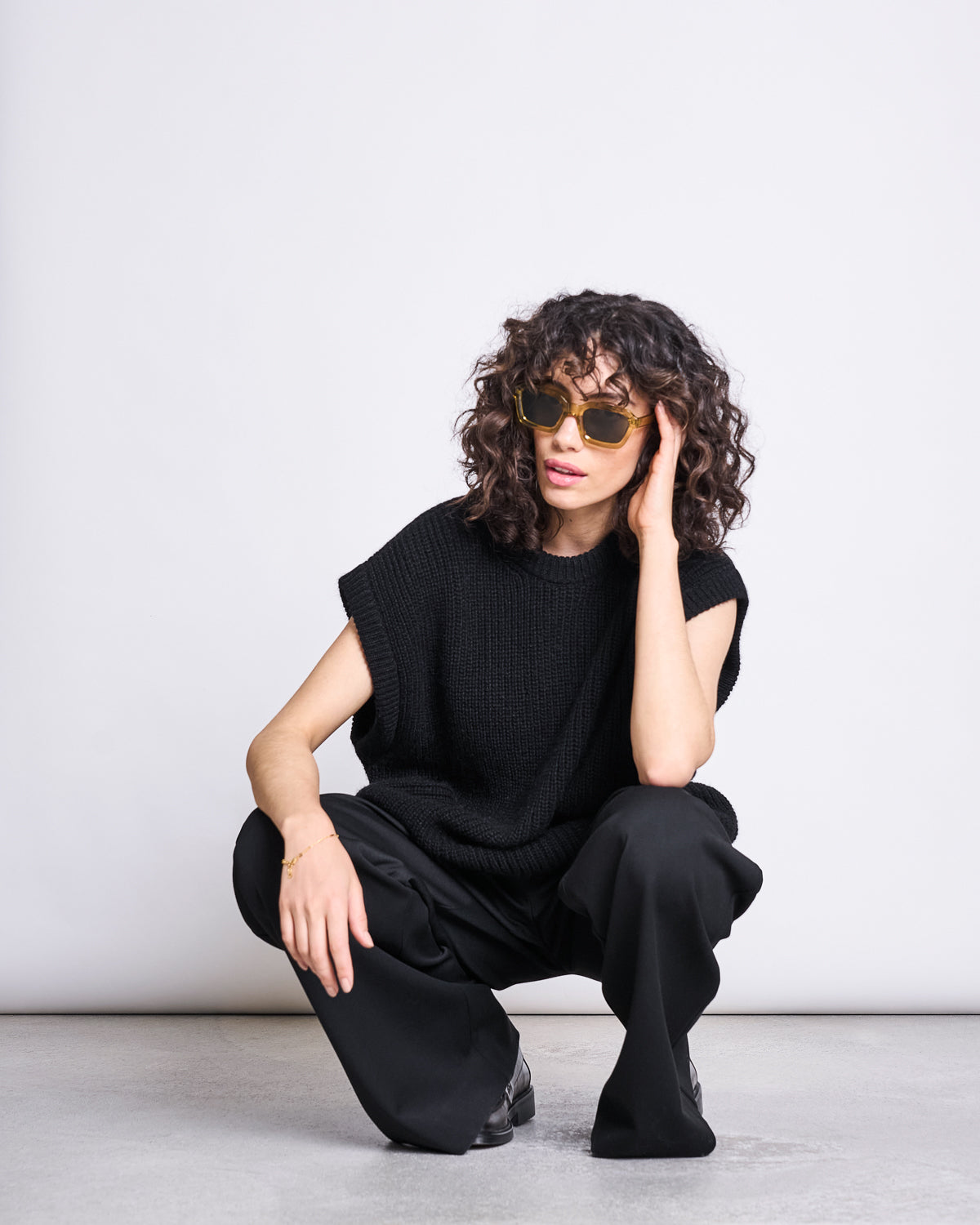 WOOLY SLIPOVER THANDA BLACK