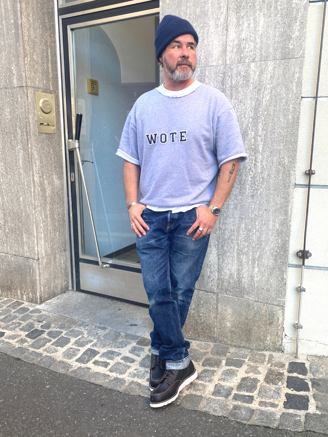 Unisex Sweatshirt Halbarm in grau melange mit blauer Logo Applikation S-XXL