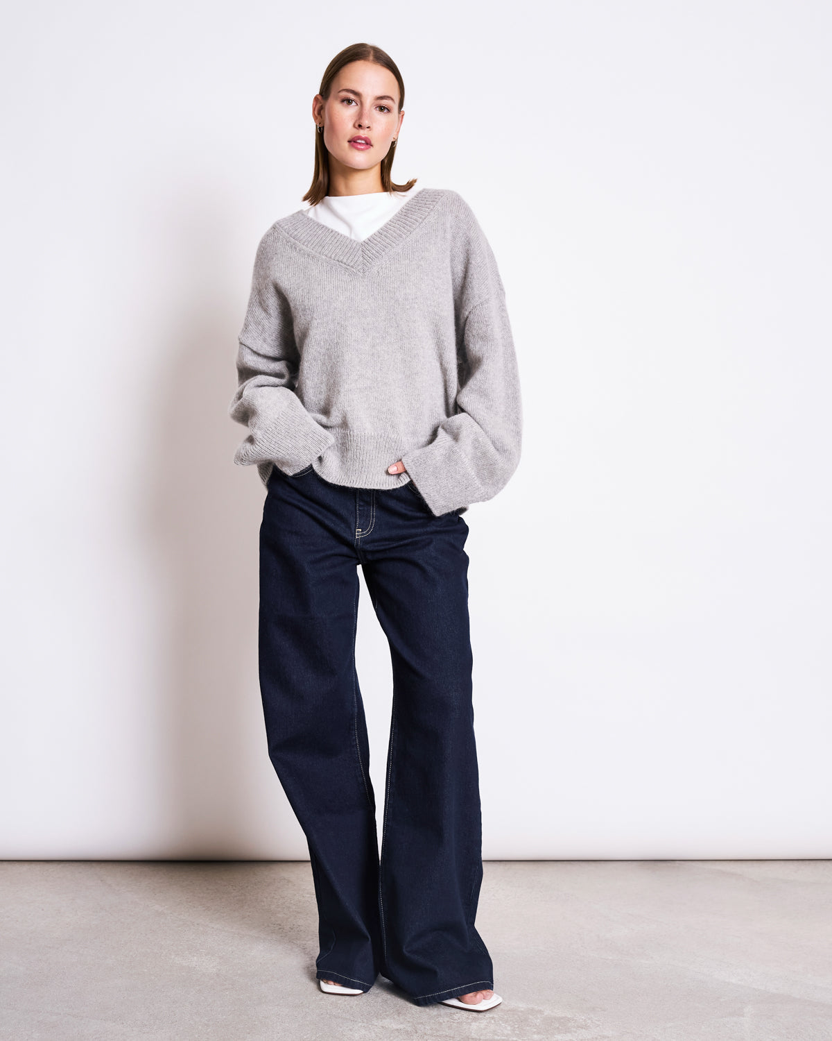 REC. MOHAIR V-NECK JUMPER YICA LIGHT GREY