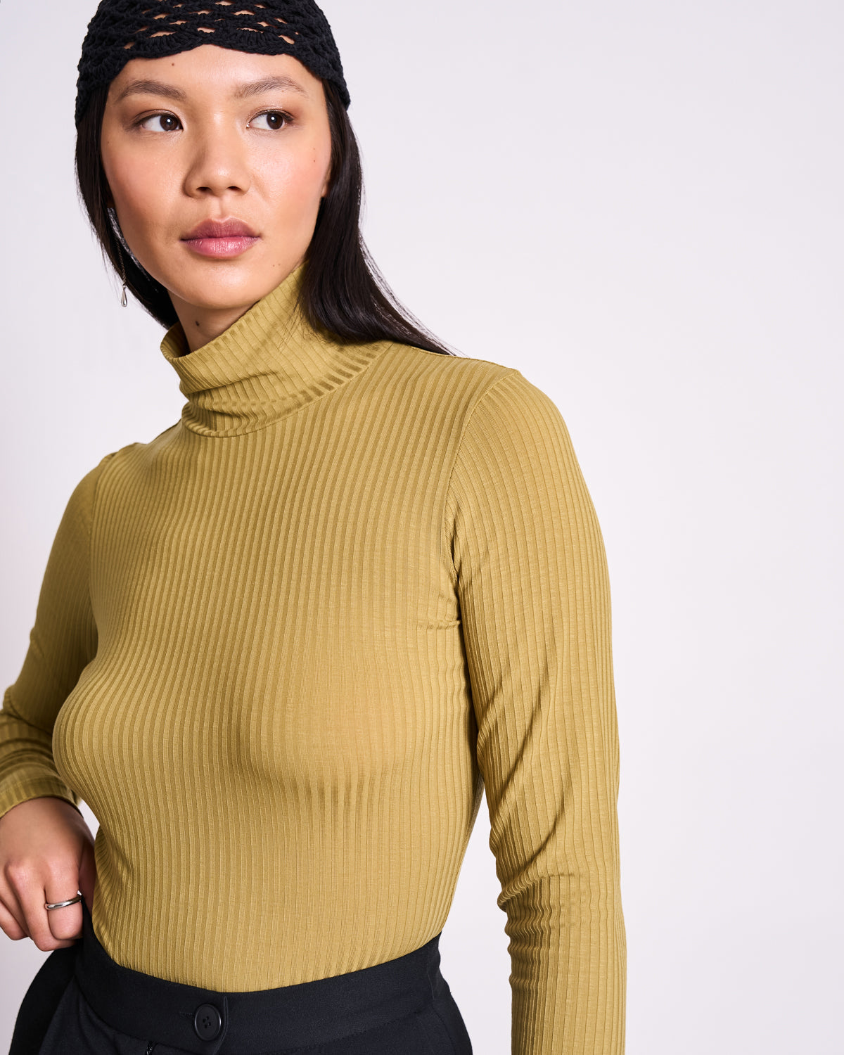 TENCEL™ LYOCELL RIB TURTLENECK MIO WOODY OLIVE