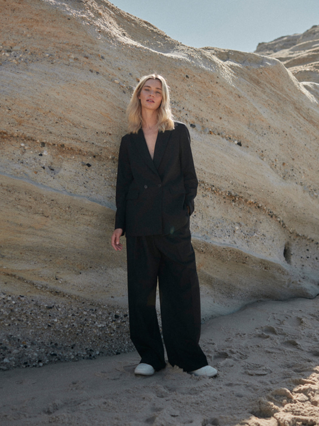 WOTE schwarzer zweireihiger Damen Blazer oversized nachhaltiger Wolle made in Portugal