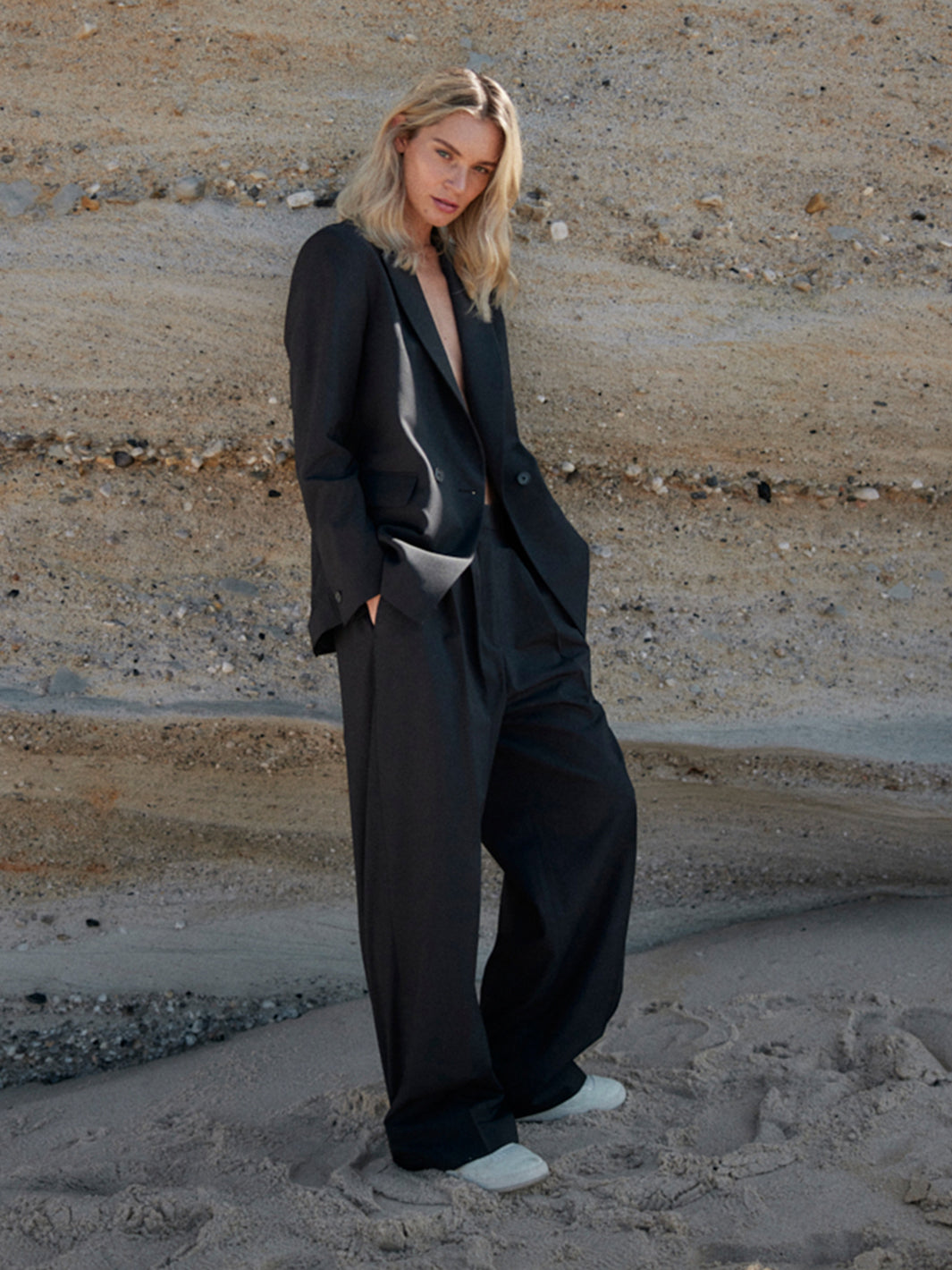 WOTE schwarzer zweireihiger Damen Blazer oversized nachhaltiger Wolle made in Portugal