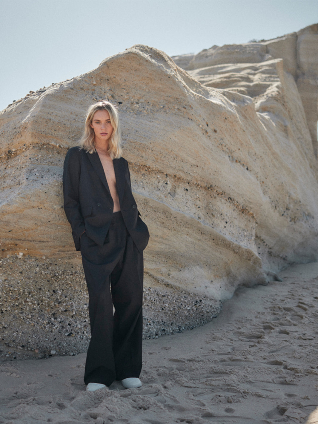 WOTE Zweireihiger Damen Blazer nachhaltiger Wolle oversized Farbe schwarz in Portugal produziert