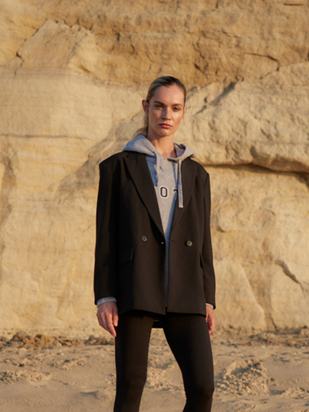 WOTE oversized Damen Blazer aus nachhaltiger Wolle Zweireiher Farbe schwarz in Portugal produziert