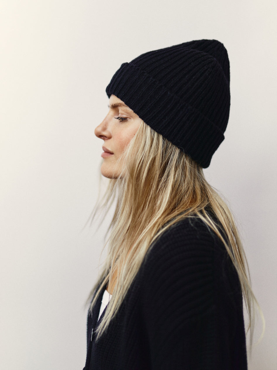 Frauen Mütze gestrickt schwarz recycelten Cashmere made in Italy