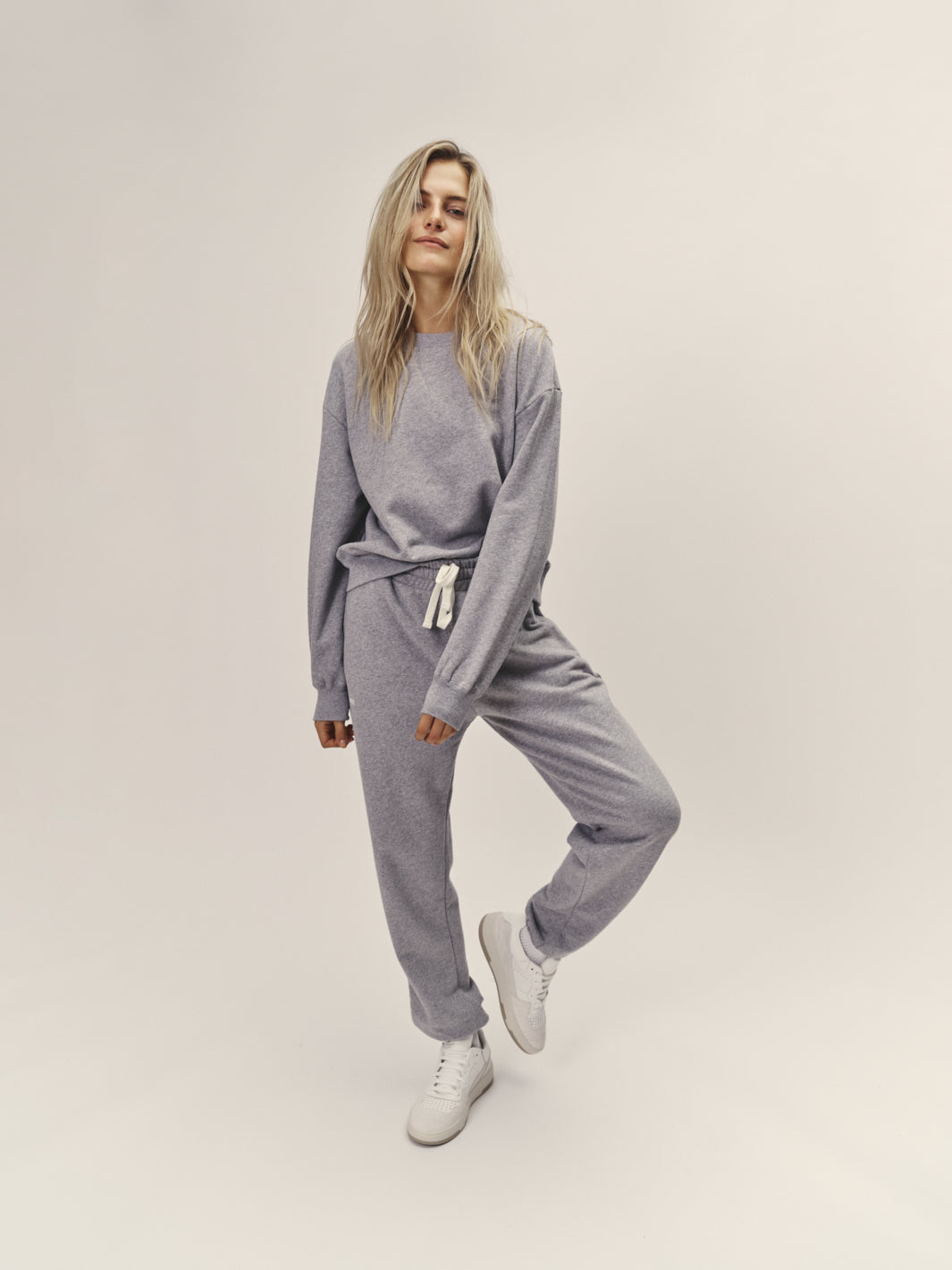 Damen Sweatshirt oversized mit Rundhals Ausschnitt grau melange Bio Bauwolle made in Portugal