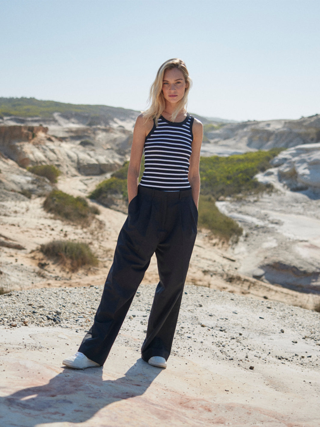 Damen Marlene Wollhose weite Passform aus 100% nachhaltiger Wolle in Portugal hergestellt Farbe: schwarz