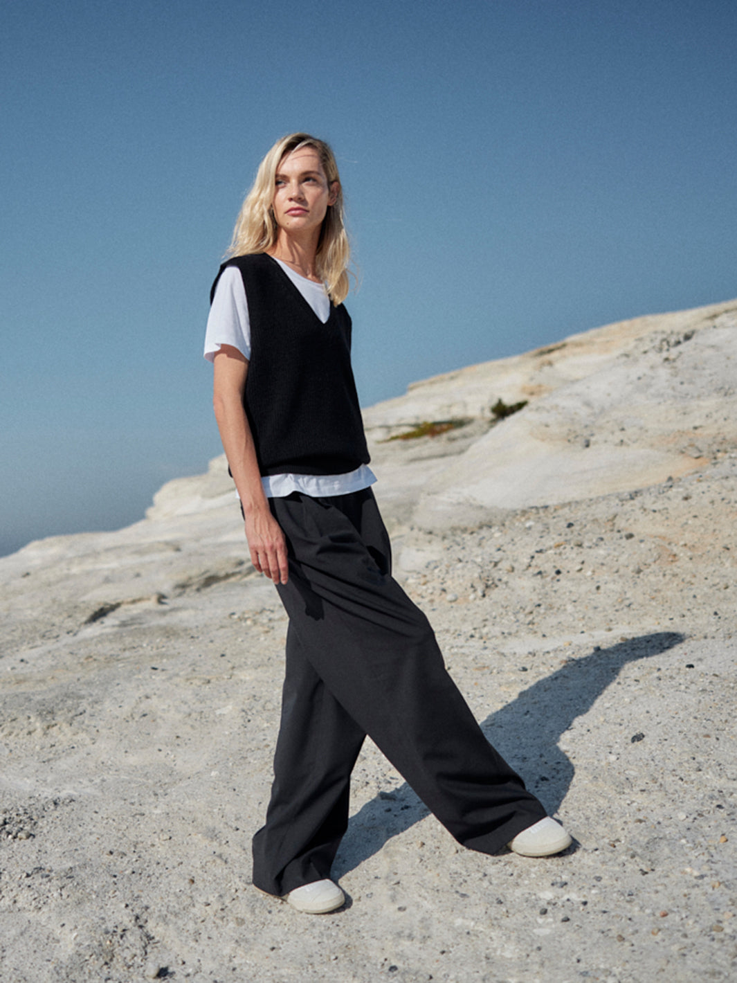 Shirt Rundhals aus Organic Cotton mit Pullunder aus Merino Wolle in schwarz für Damen
