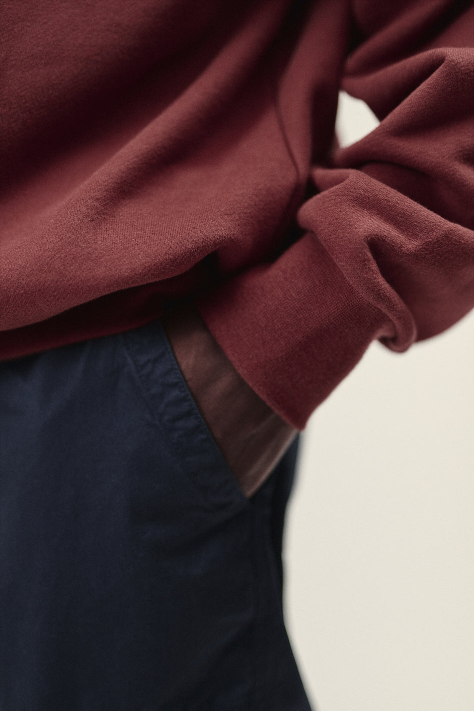 Luxuriöses Herren Sweatshirt oversized dunkelrot aus reiner Bio Baumwolle hergestellt in Portugal