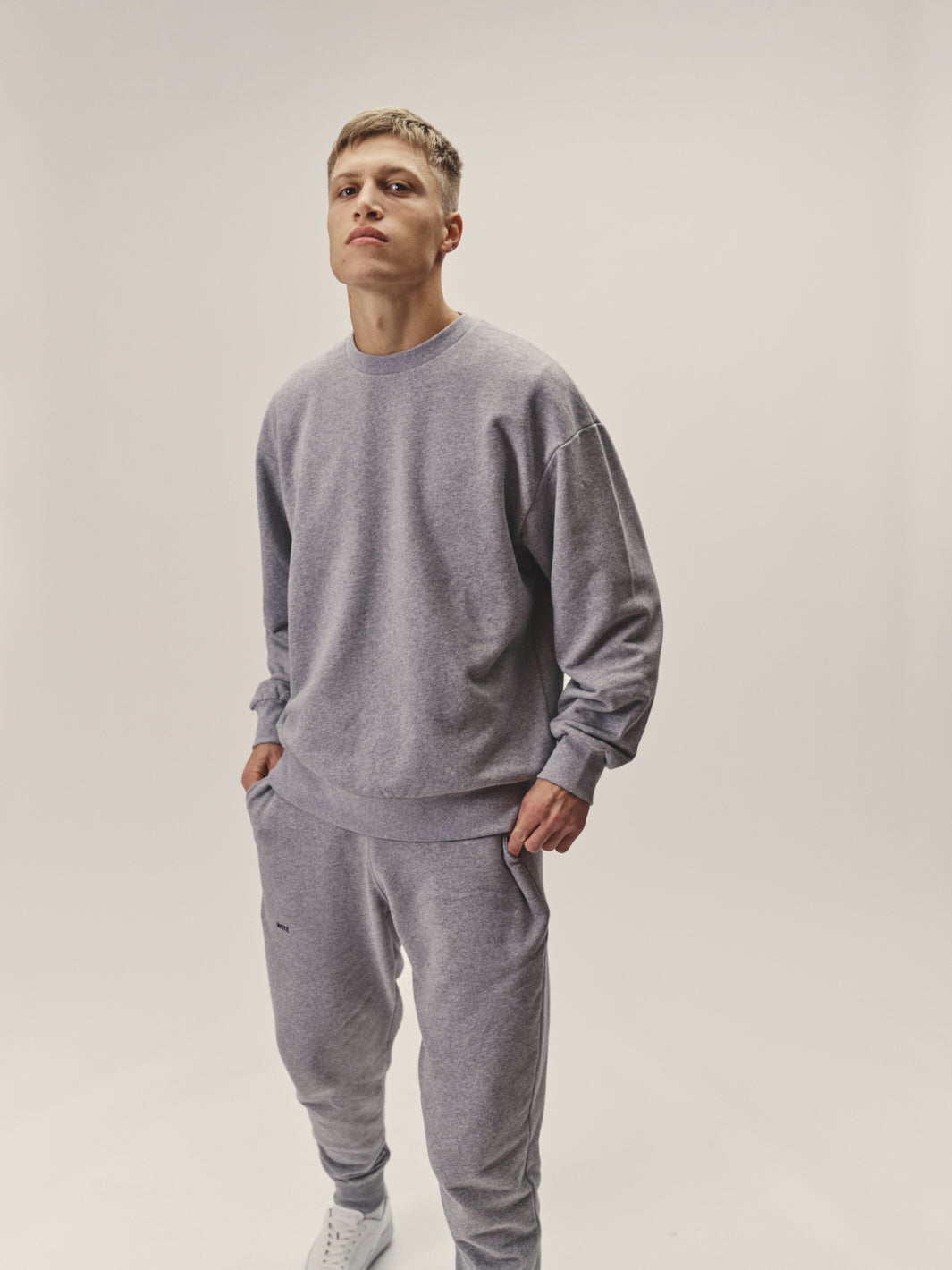 Bequemes oversized Männer Sweatshirt grau melange organic Cotton produziert in Portugal