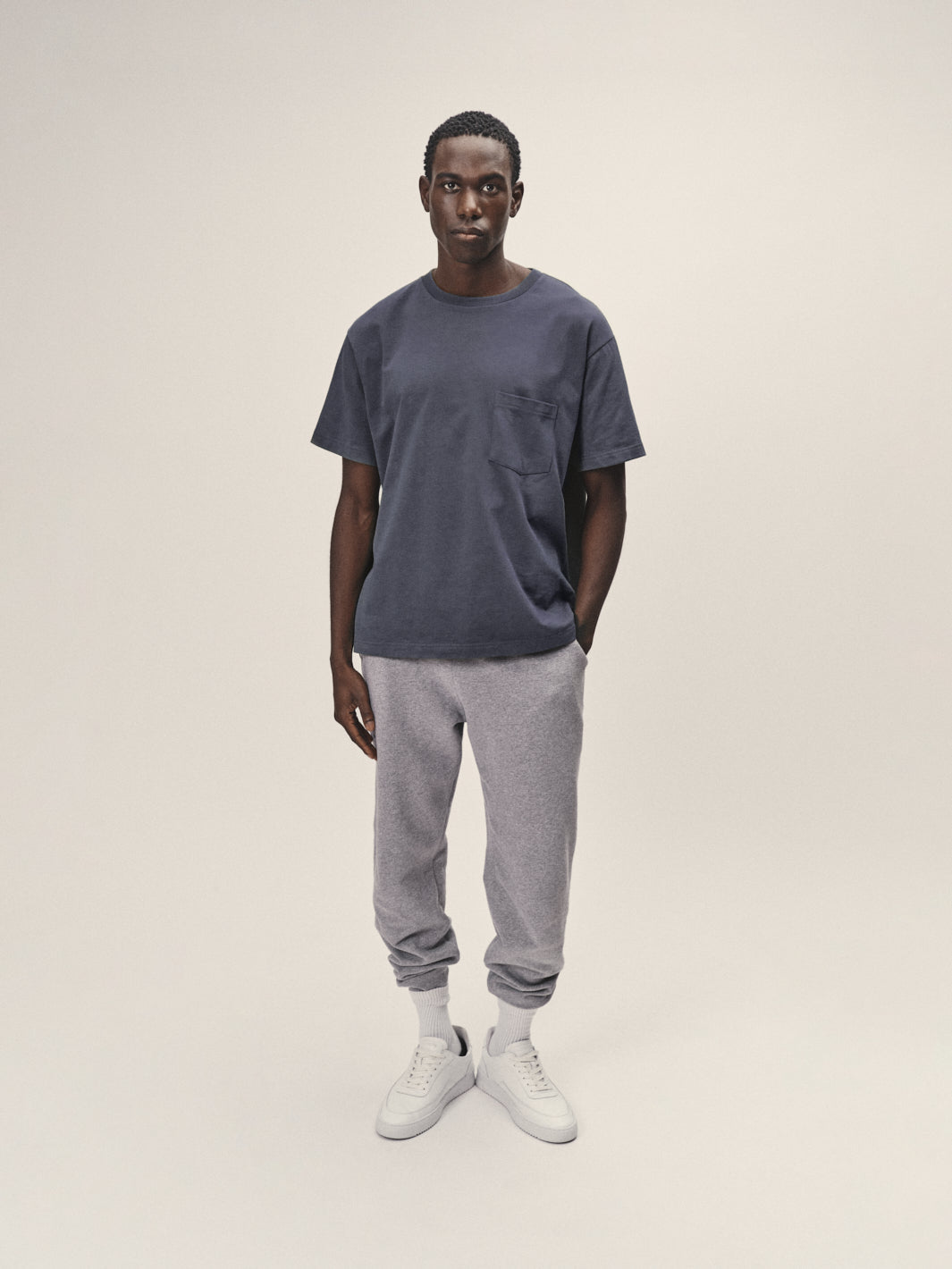 Männer oversized T-Shirt Rundhals Ausschnitt eine Brusttasche dunkelblau 100% organic Cotton in Europa produziert