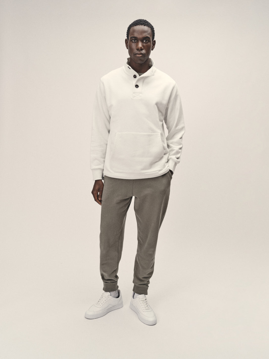 Herren Stehkragen Sweatshirt - Funktion trifft Form.