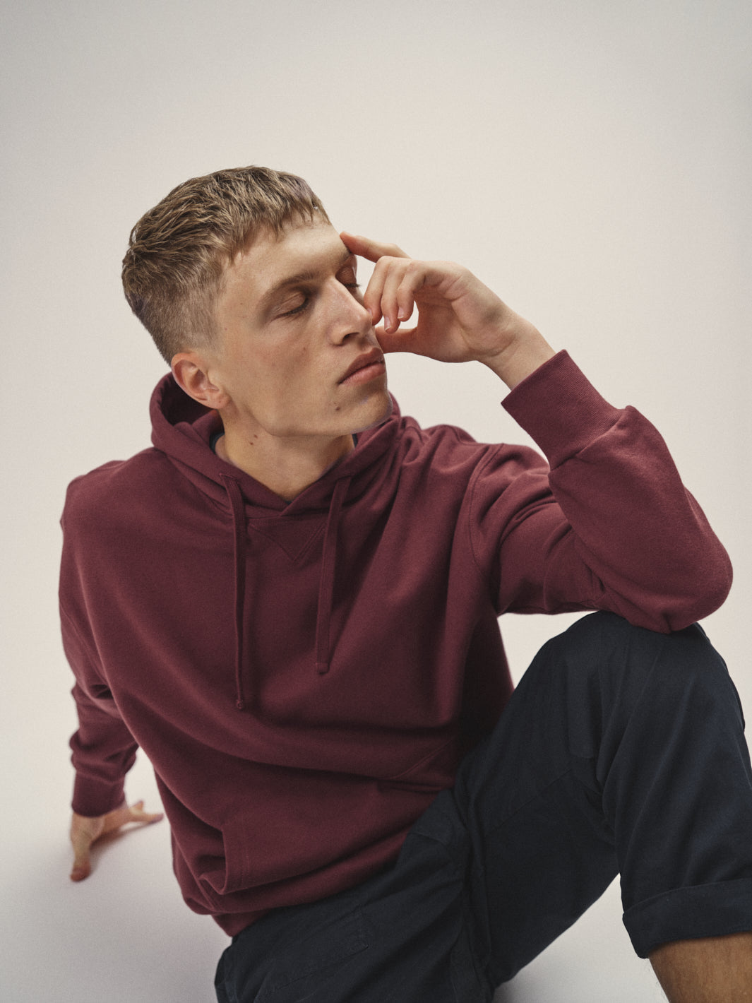 Nachhaltiges oversized Herren Hoody Sweatshirt dunkelrot aus reiner Bio Baumwolle fair produziert in Portugal