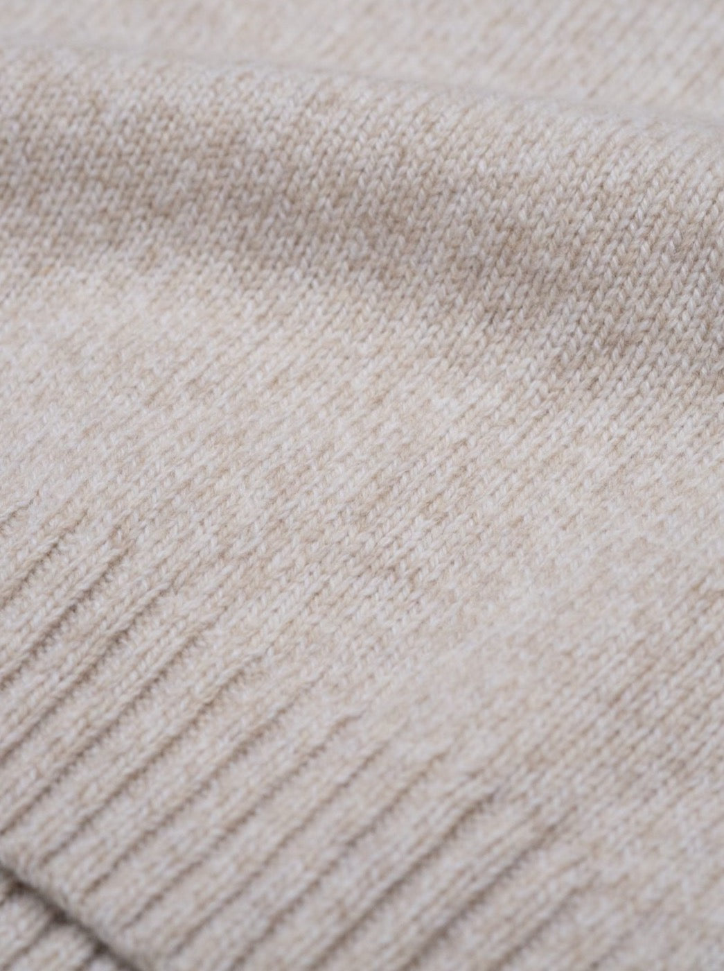 021-012-fuxbau-fair-fashion-strickpullover-made-in-germany-beige-meliert-merino-schurwolle-detail-6