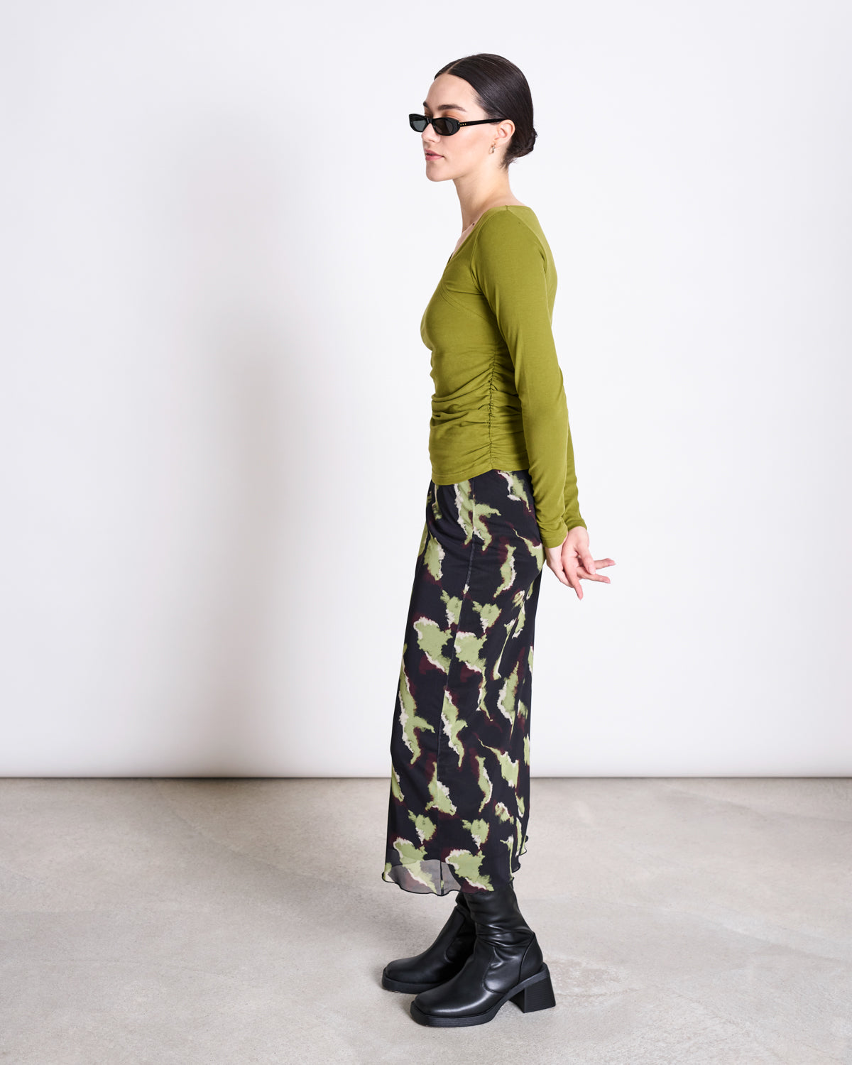 ASYMMETRICAL LONGSLEEVE CASMA WOODY OLIVE GOTS