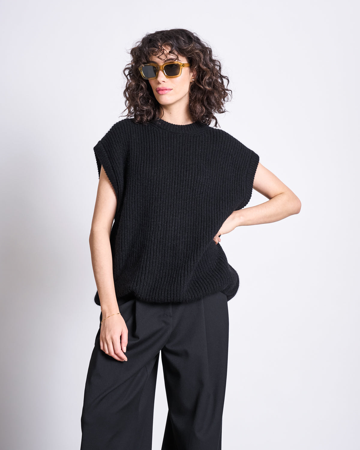 WOOLY SLIPOVER THANDA BLACK