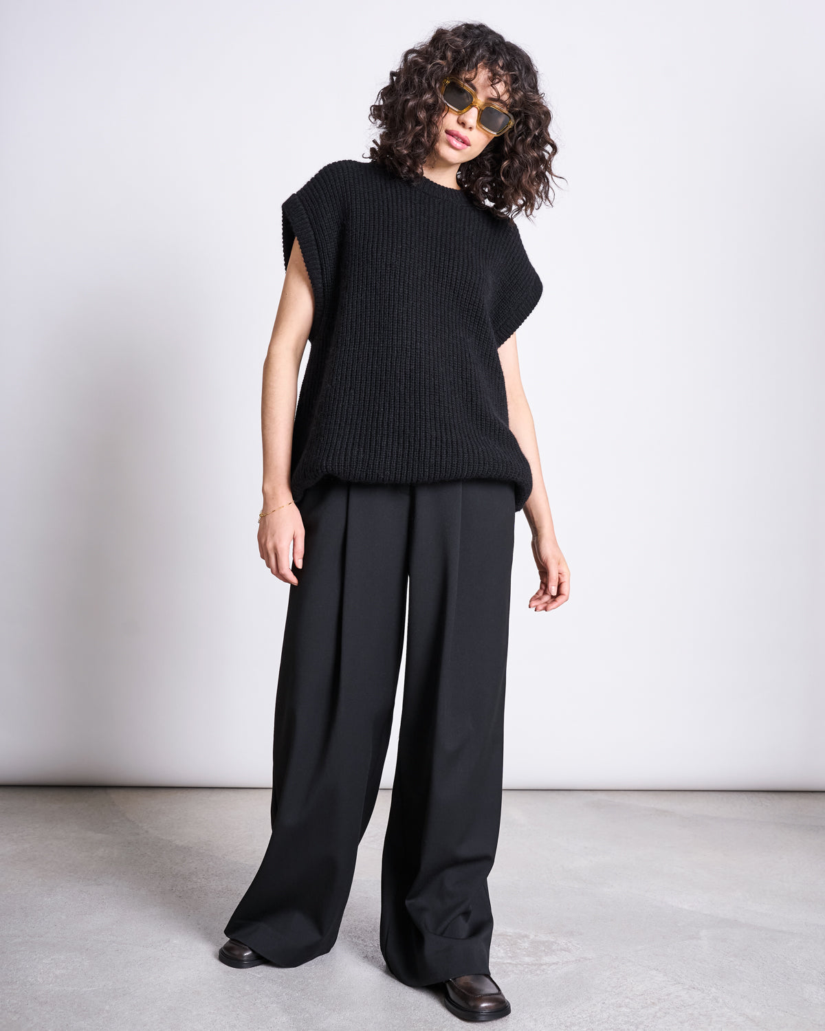 WOOLY SLIPOVER THANDA BLACK