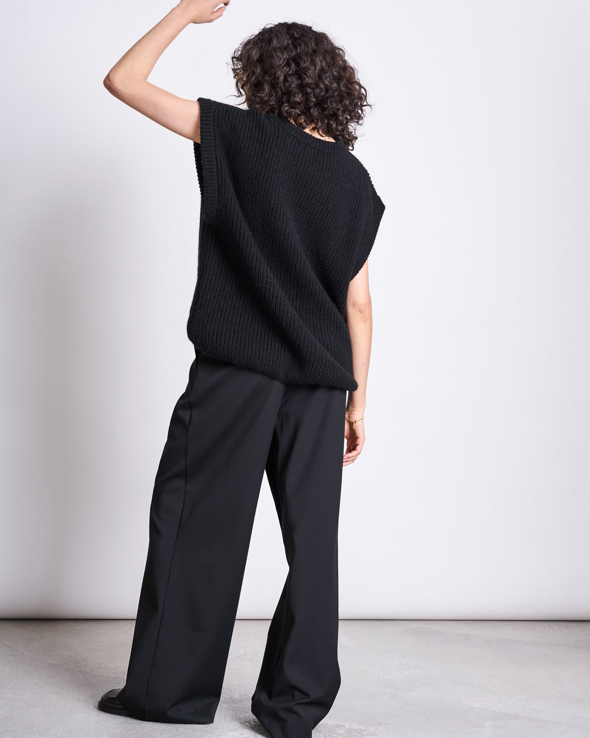 WOOLY SLIPOVER THANDA BLACK