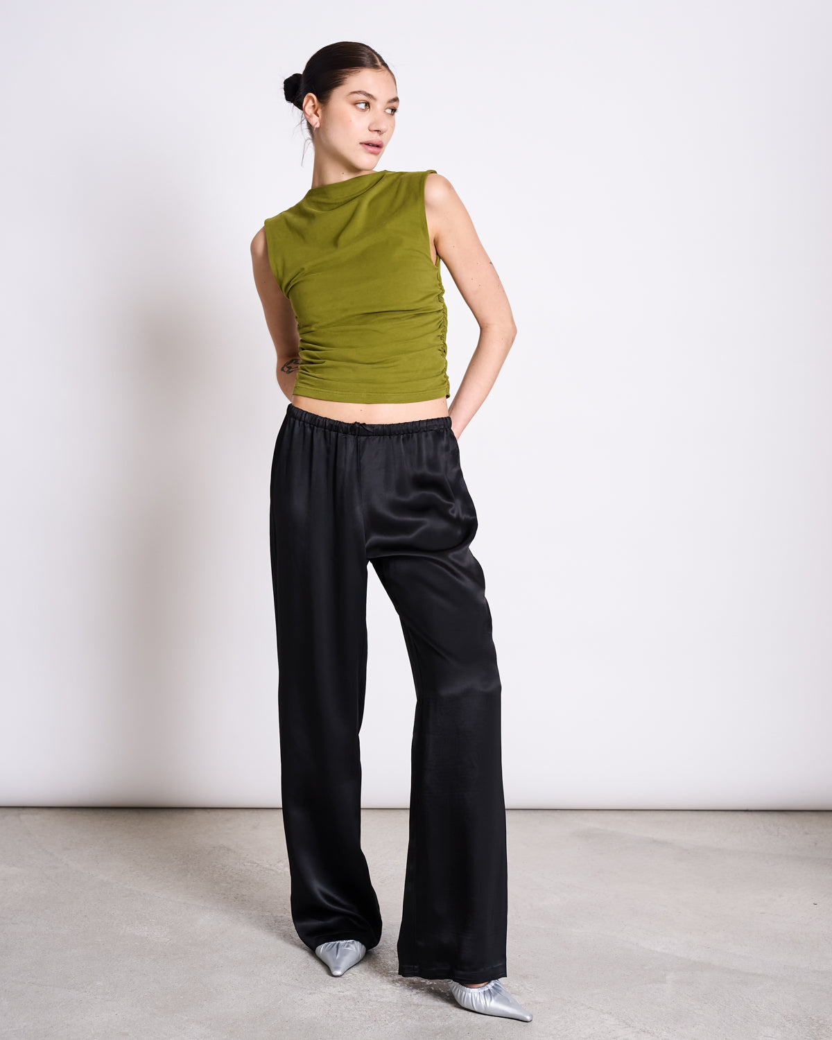 RUFFLE TOP RAFO WOODY OLIVE GOTS