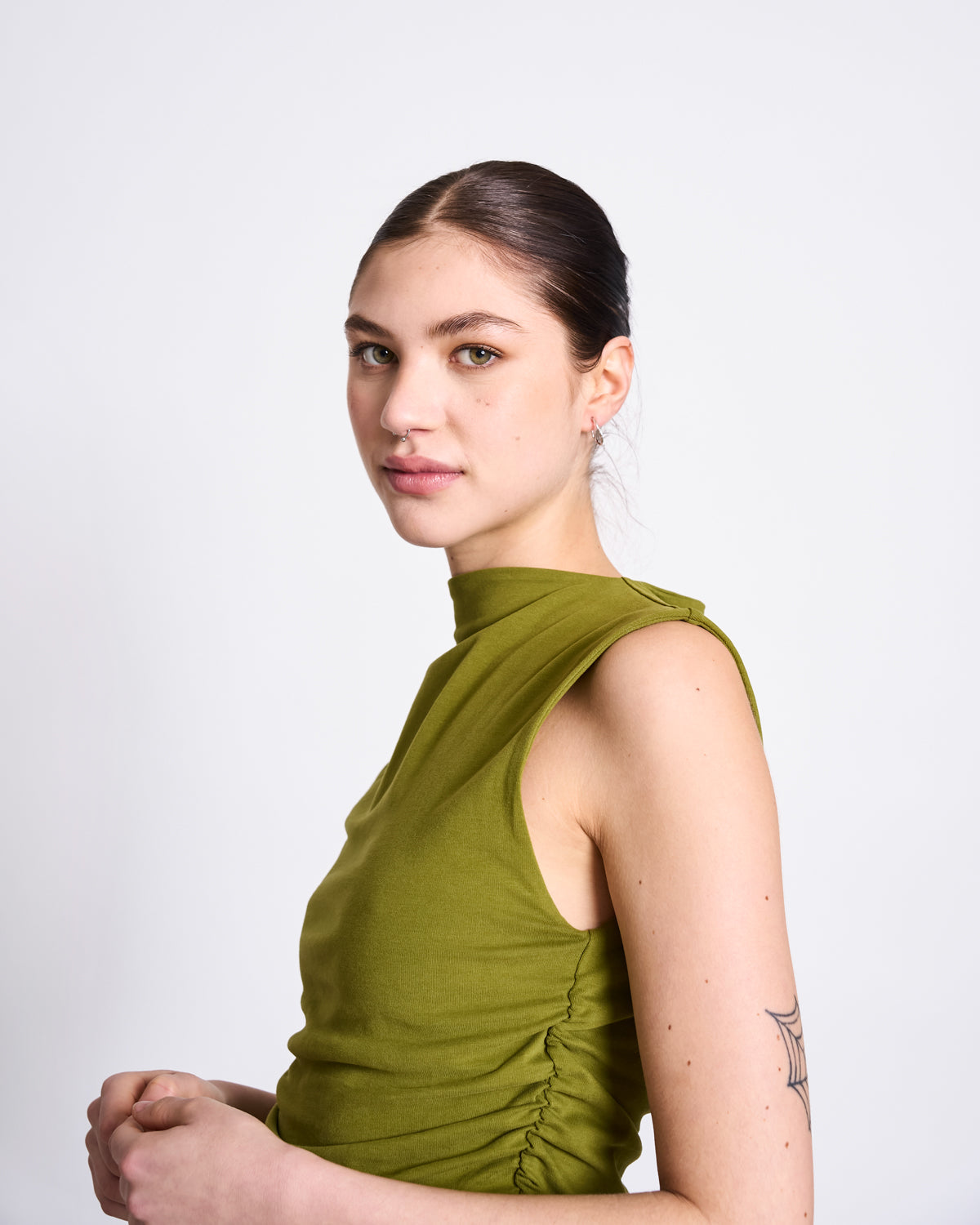 RUFFLE TOP RAFO WOODY OLIVE GOTS