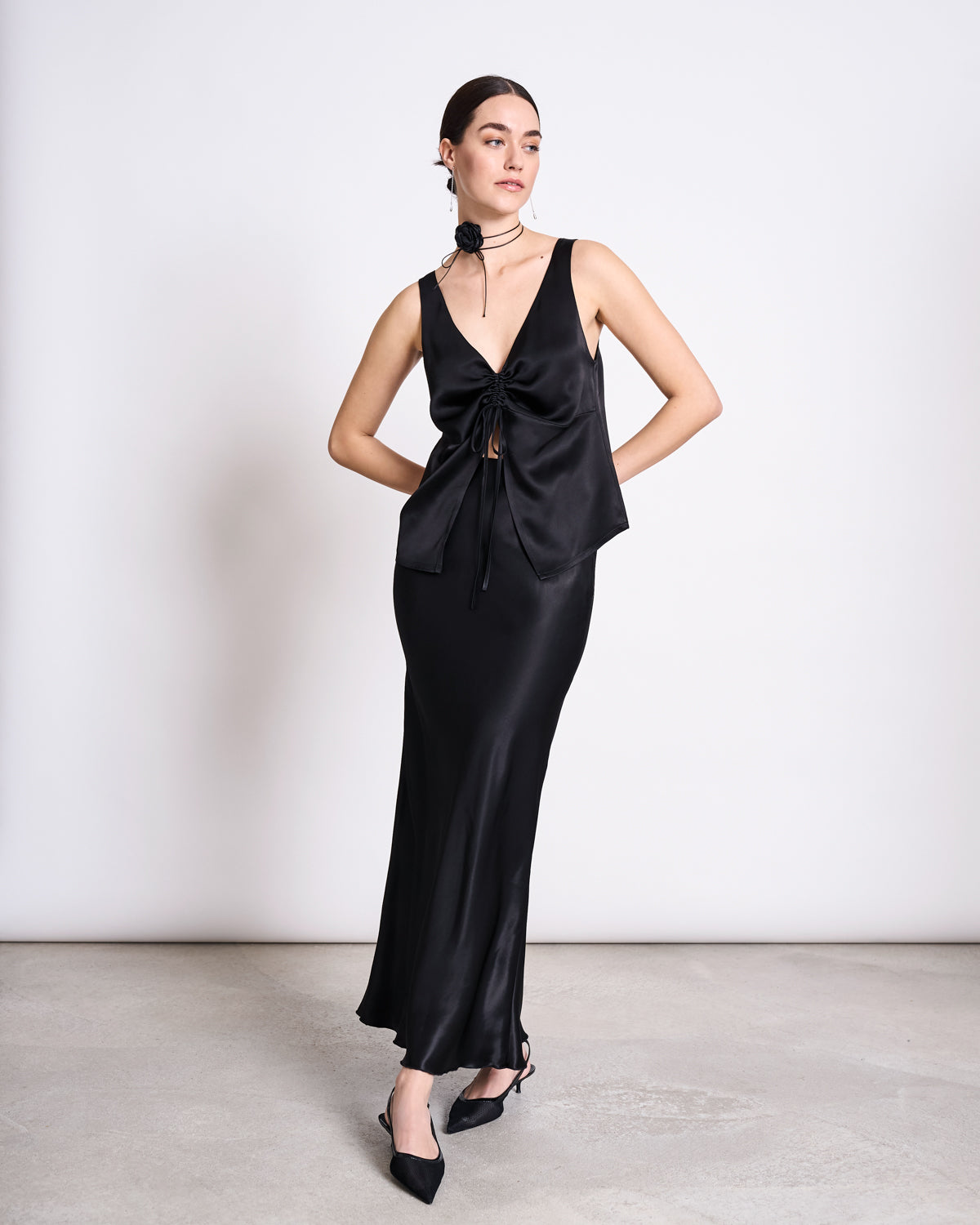 RUFFLED V-NECK TOP TALARA BLACK