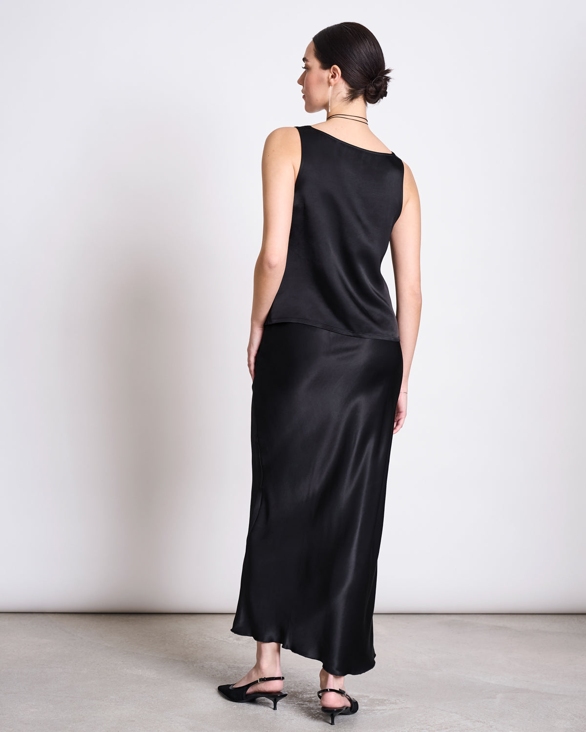 RUFFLED V-NECK TOP TALARA BLACK