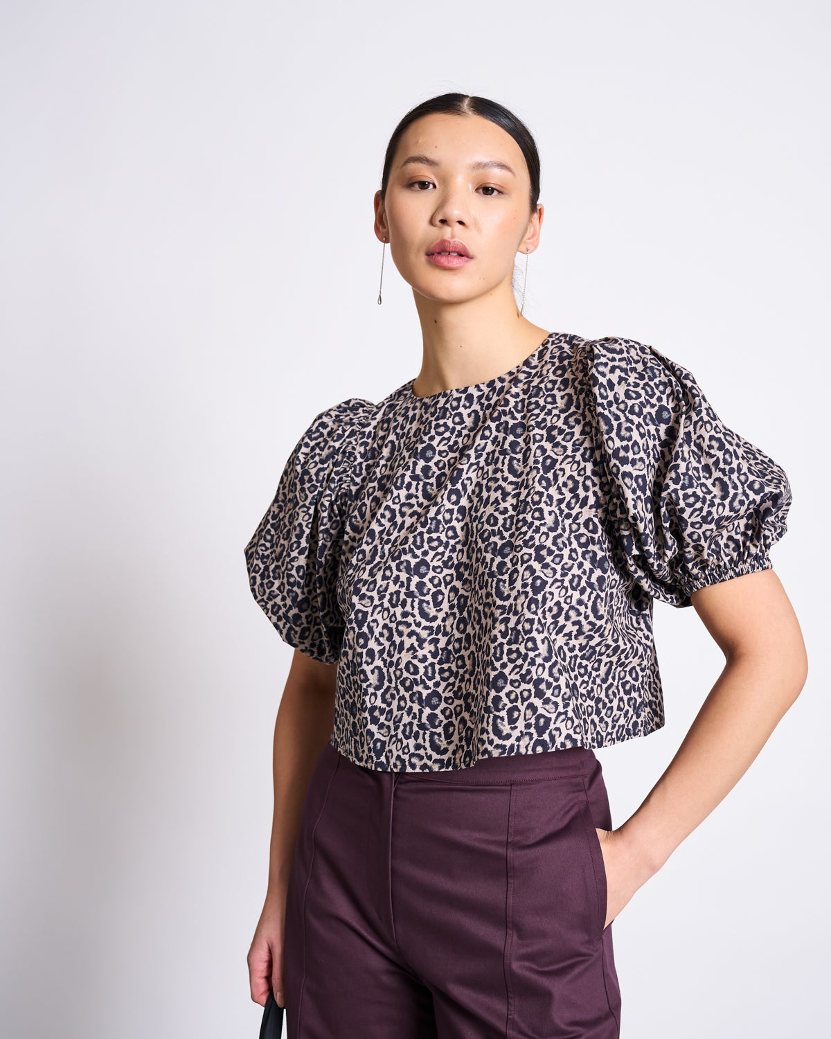 CROPPED ORGANIC COTTON BLOUSE OLMOS LEO PRINT