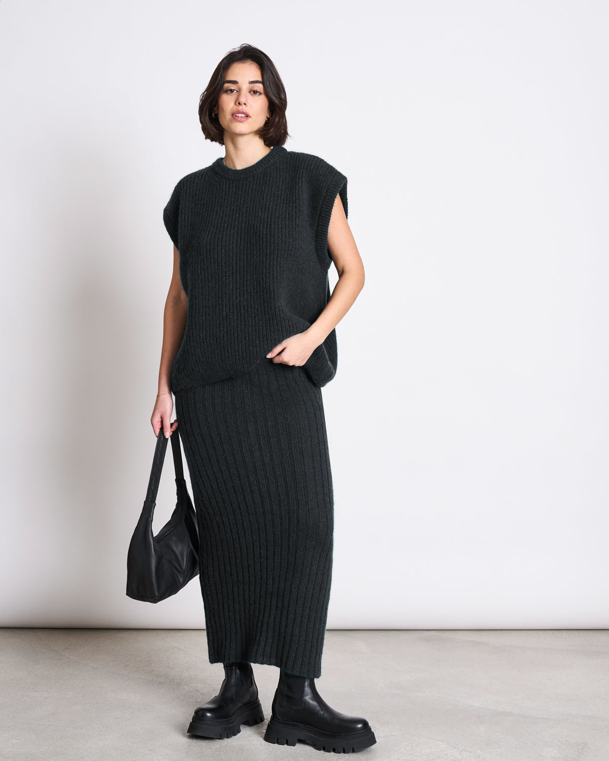 WOOLY SLIPOVER THANDA BLACK