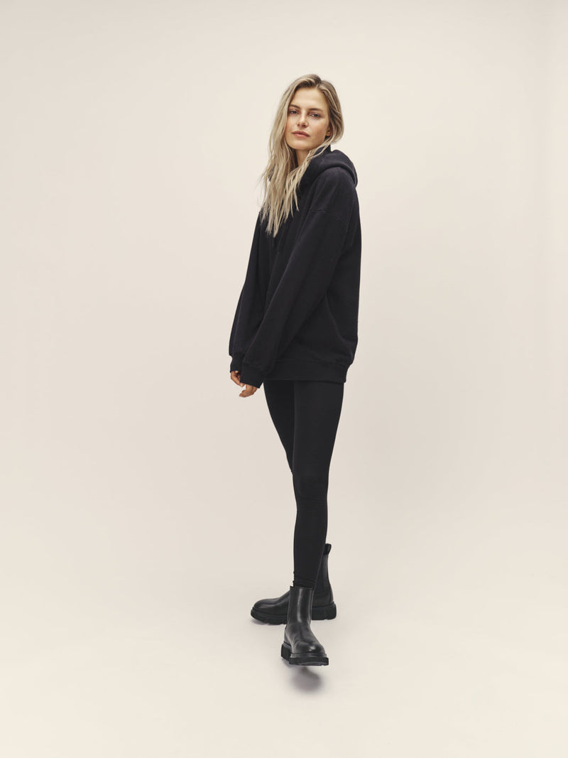 Damen Kapuzen Sweatshirt Oversized organic Cotton nachhaltig gefertigt in Portugal Farbe schwarz