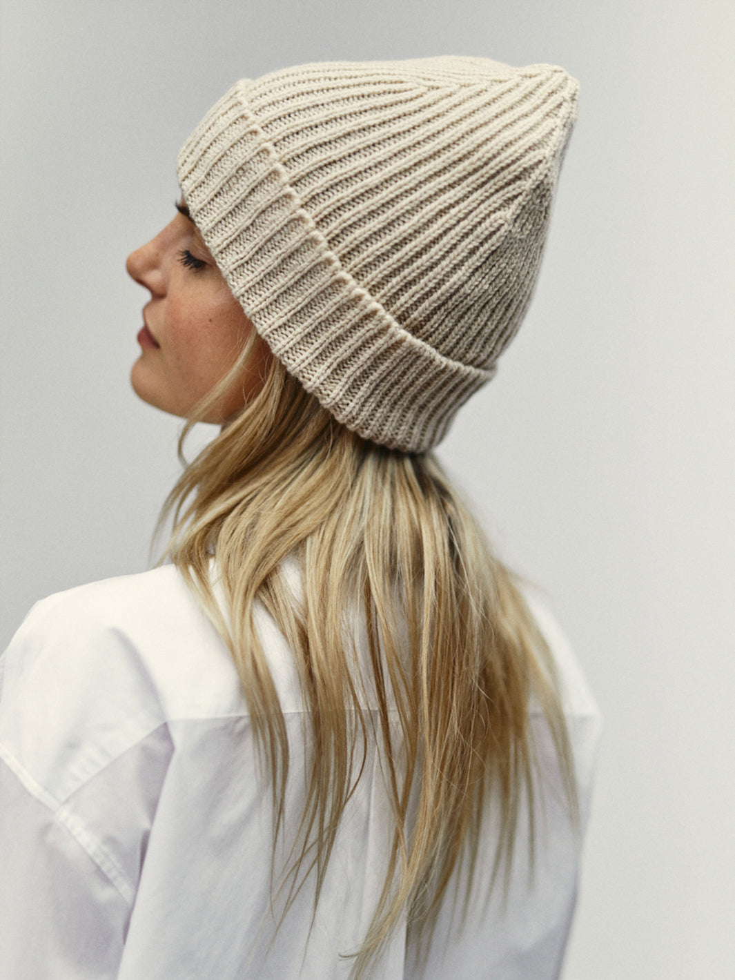 Damen Beanie aus recycelten Cashmere Farbe: beige produziert in Portugal