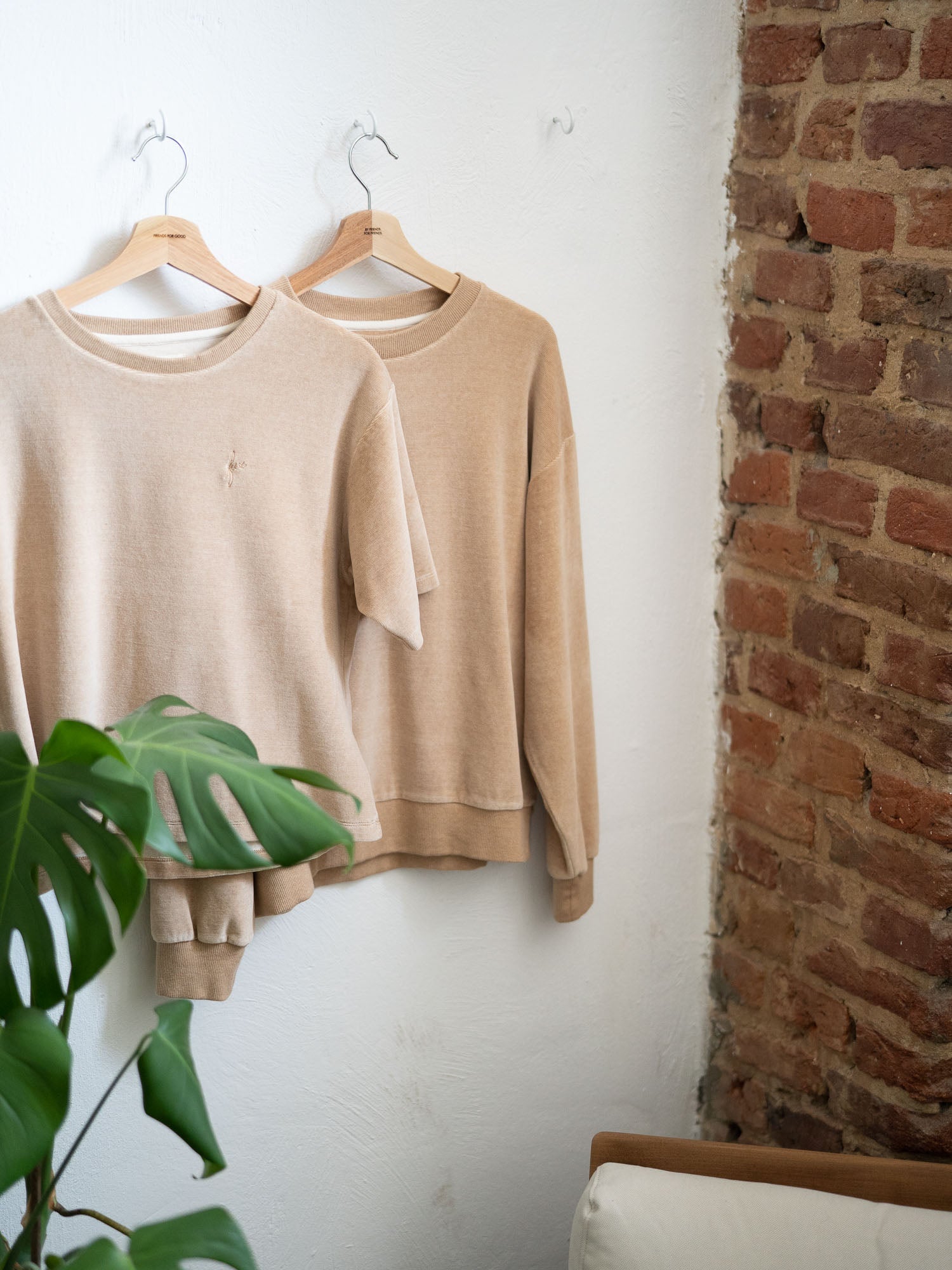 FUXBAU Samt Kollektion in beige gelb geriffelt aus 100% GOTS zertifizierter Biobaumwolle und made in Portugal